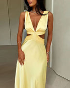 Vestido Longo Tina com Corte Fora na Cintura e Decote V